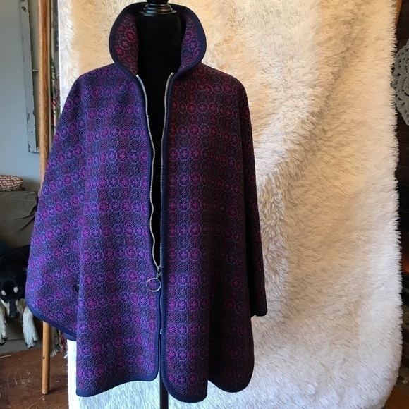 Vintage cape/ poncho. Women’s one size.  Woven in vibrant blues, purples, pinks. - Picture 4 of 9